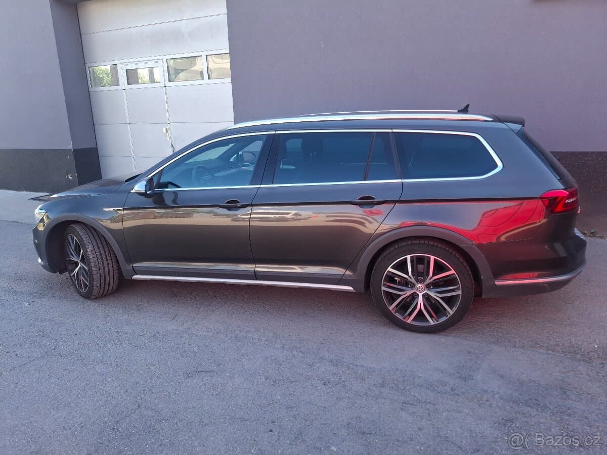 2016 Volkswagen PASSAT - 2
