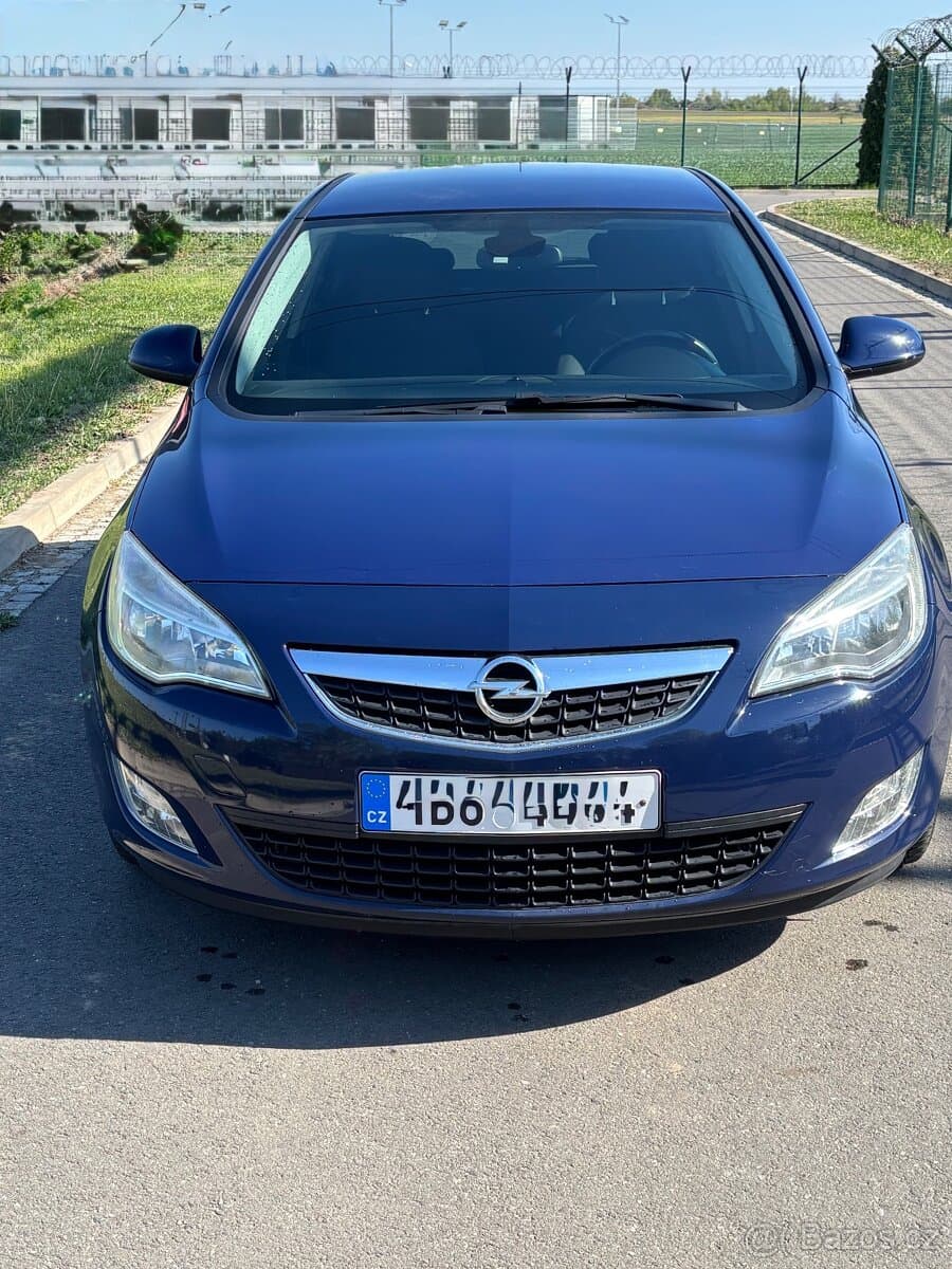 2011 Opel ASTRA - 2