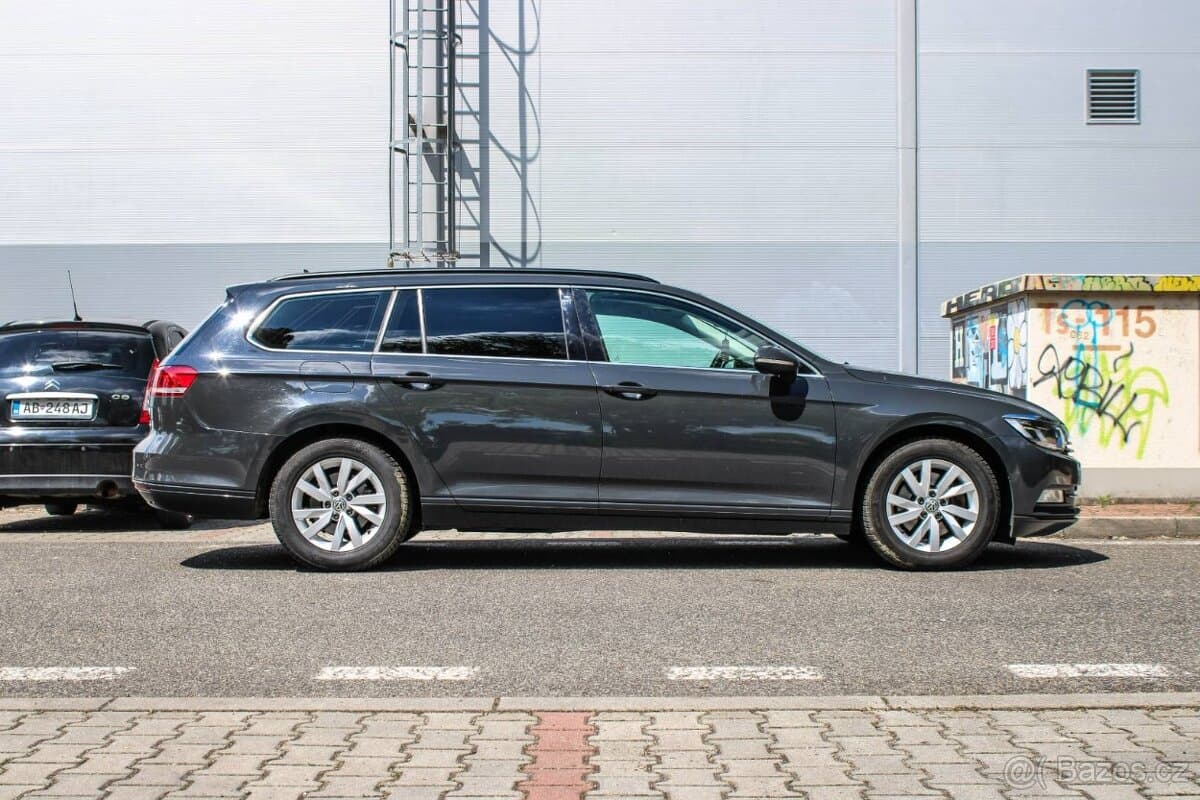 2018 Volkswagen PASSAT - 2