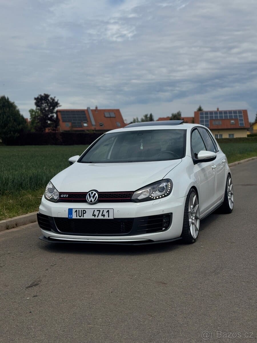 2011 Volkswagen GOLF - 2