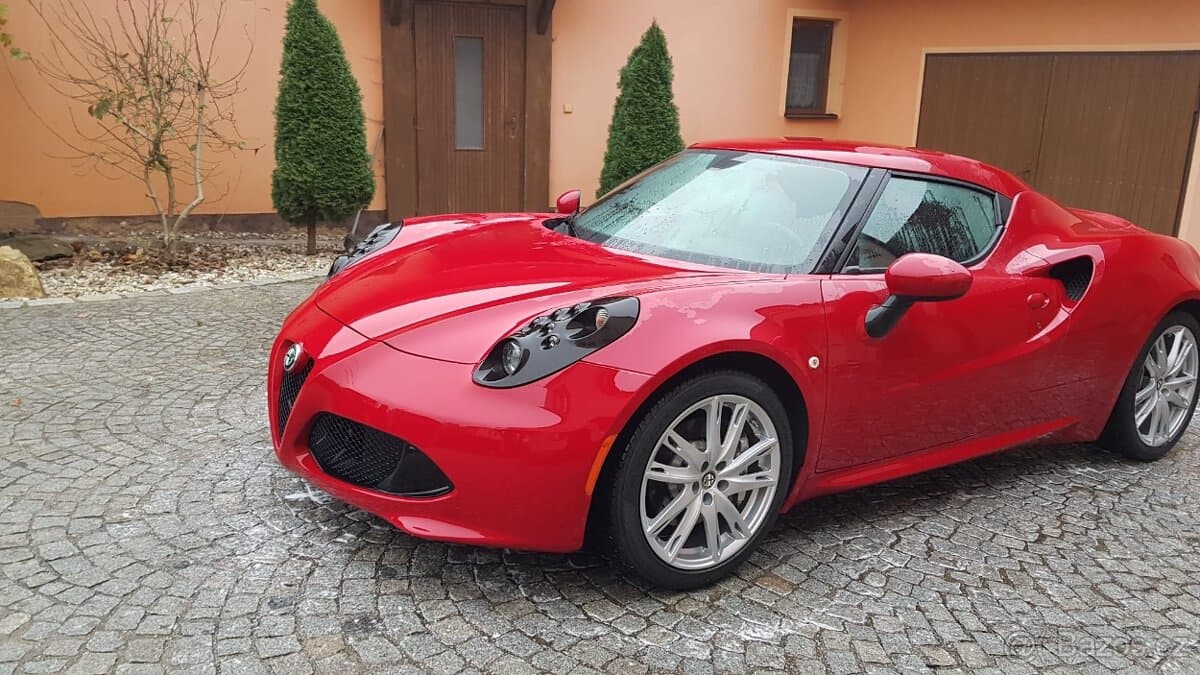 2015 Alfa Romeo 4C - 2