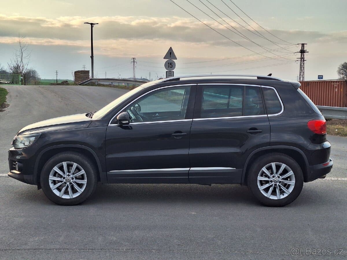 2011 Volkswagen TIGUAN - 2