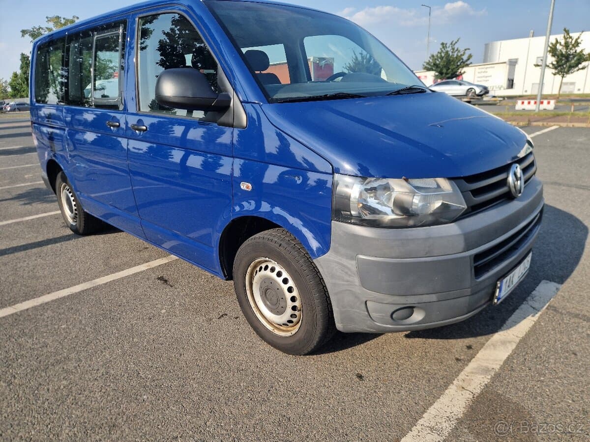 2011 Volkswagen CARAVELLE - 2