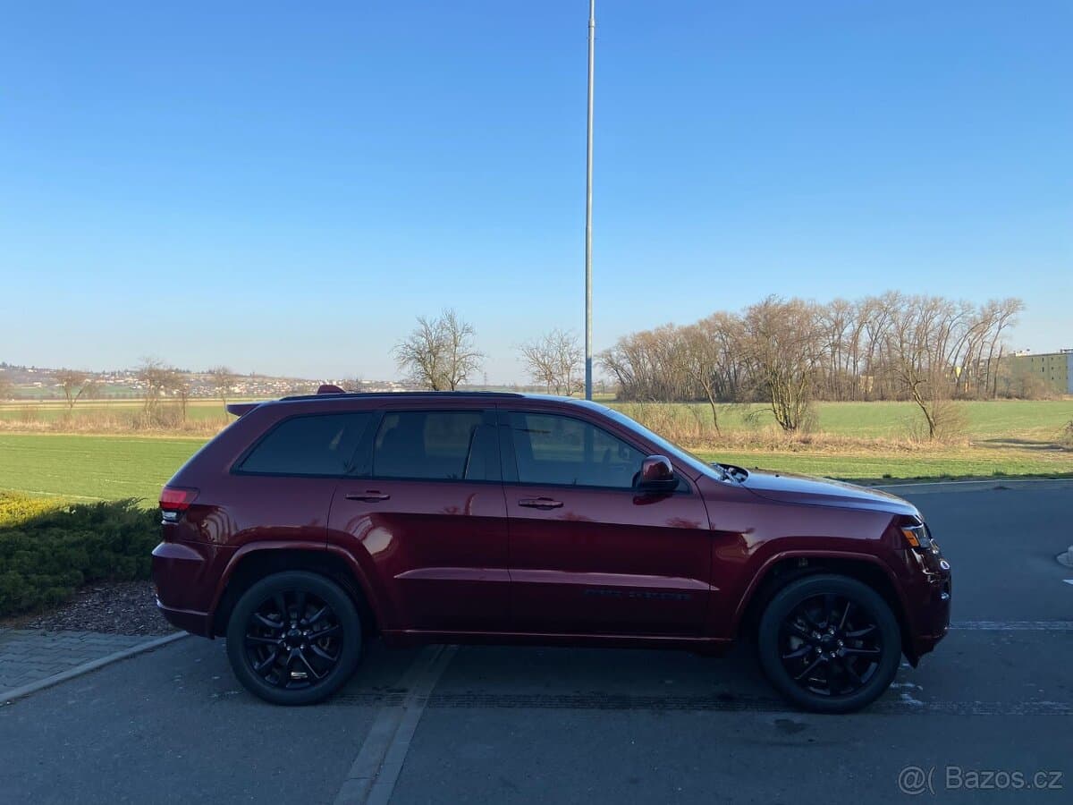2018 Jeep CHEROKEE - 2