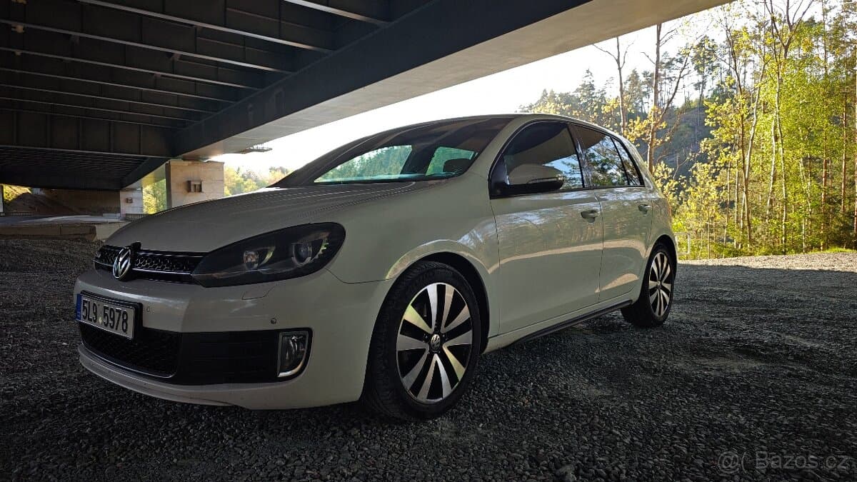 2011 Volkswagen GOLF - 2
