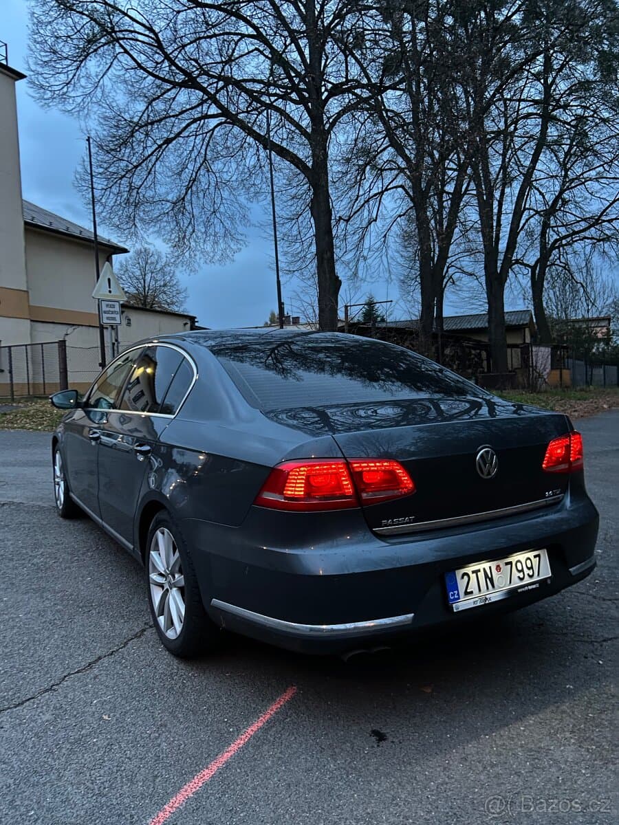 2012 Volkswagen PASSAT - 2