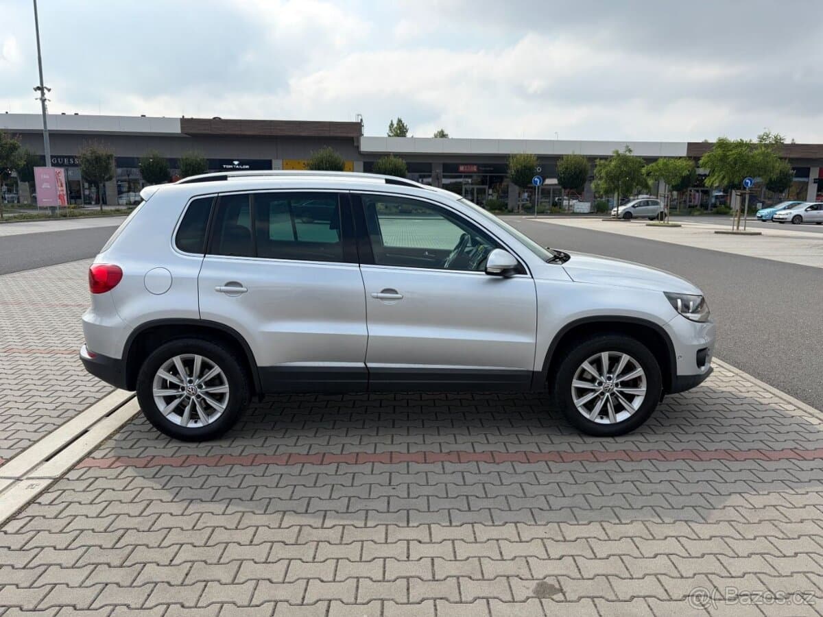 2012 Volkswagen TIGUAN - 2