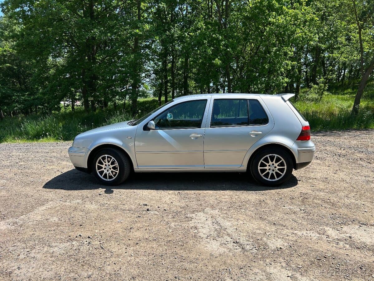 Volkswagen GOLF - 2