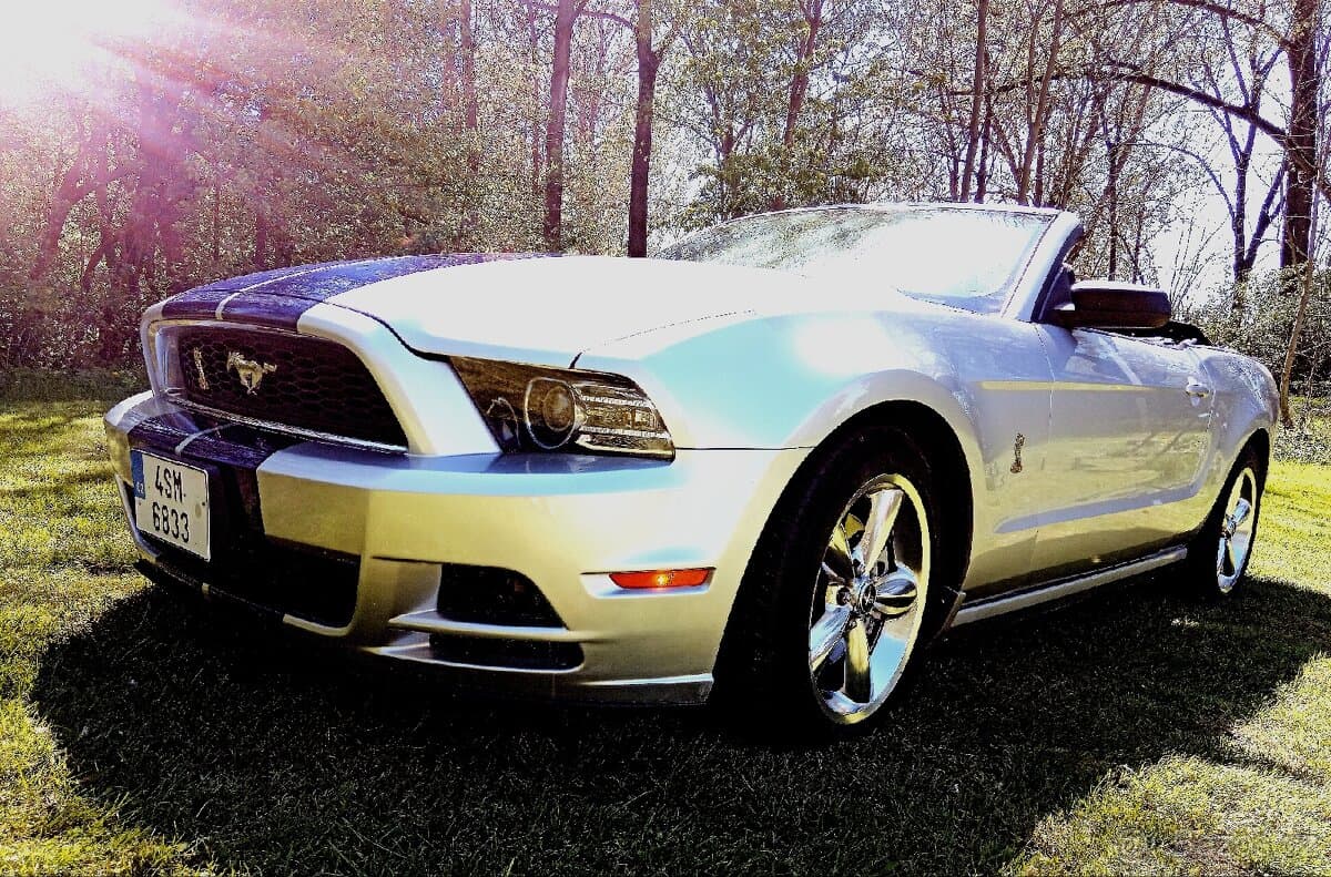2013 Ford MUSTANG - 2