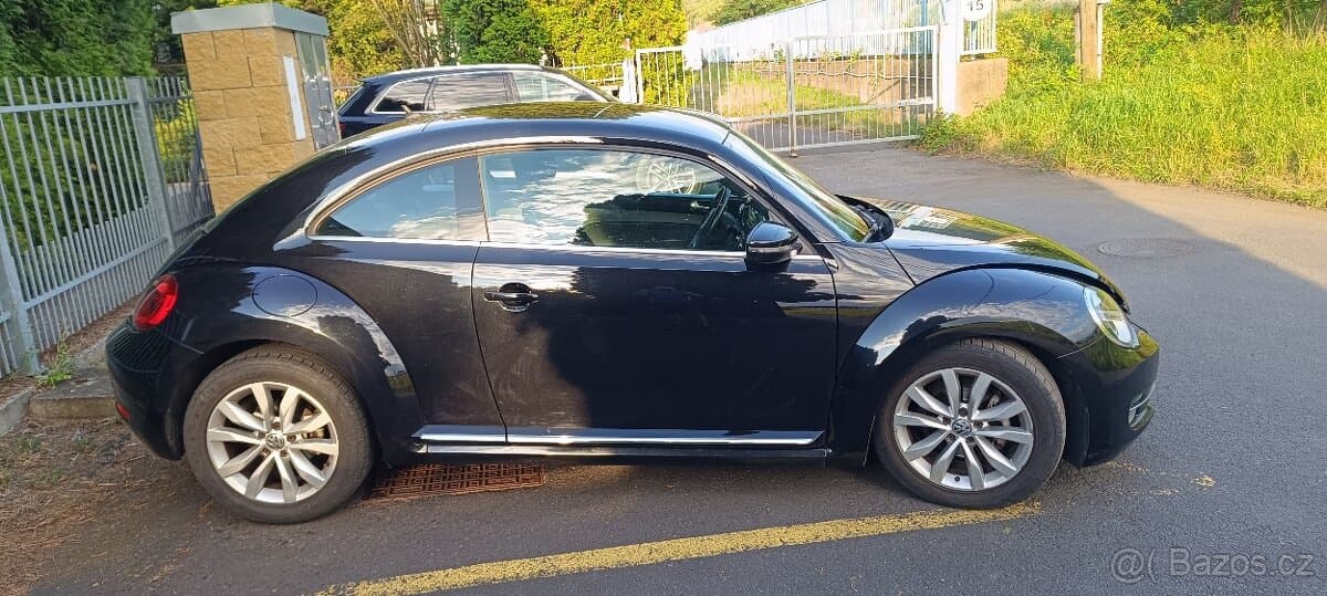2012 Volkswagen BEETLE - 2