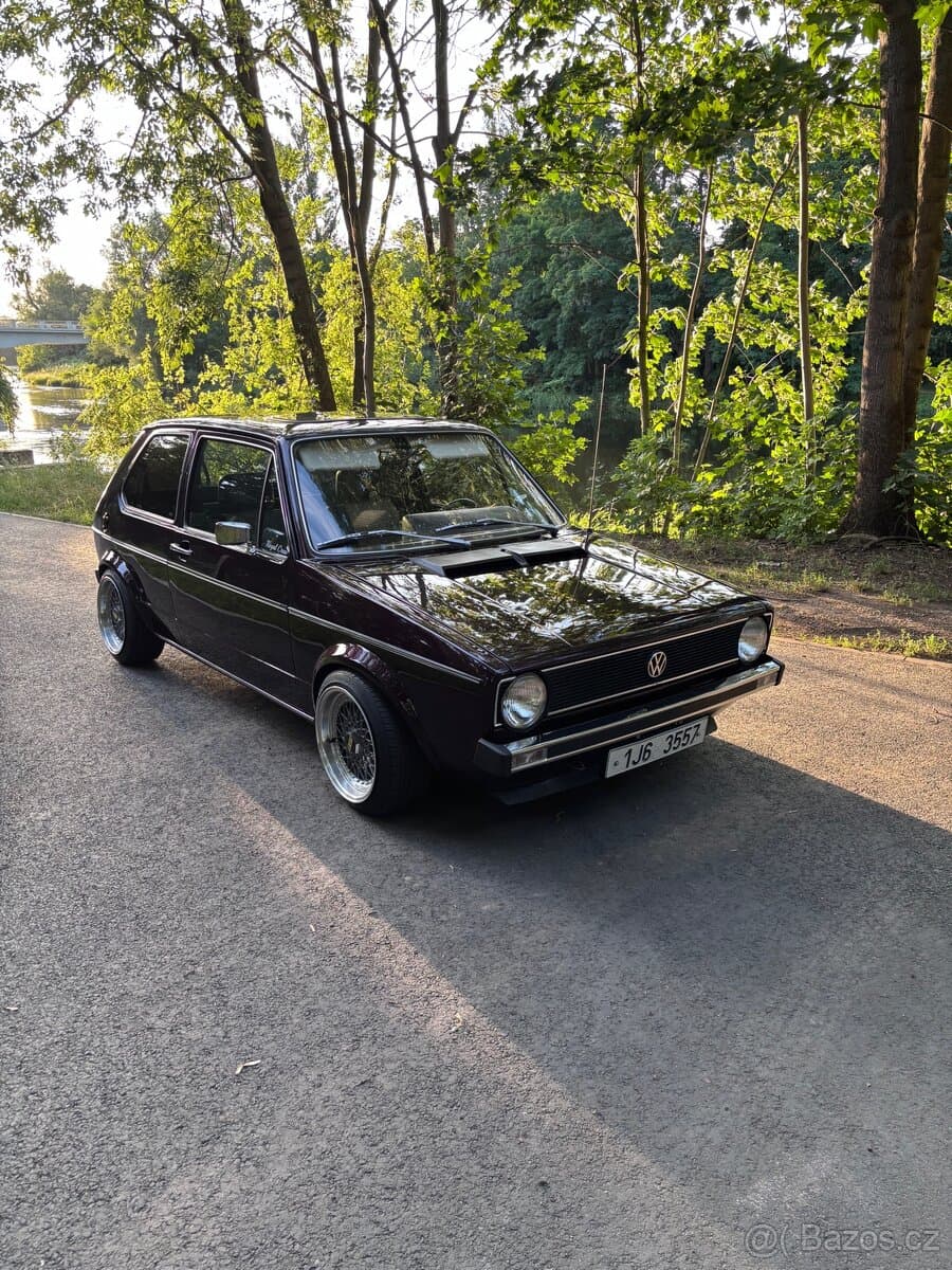 Volkswagen GOLF - 2