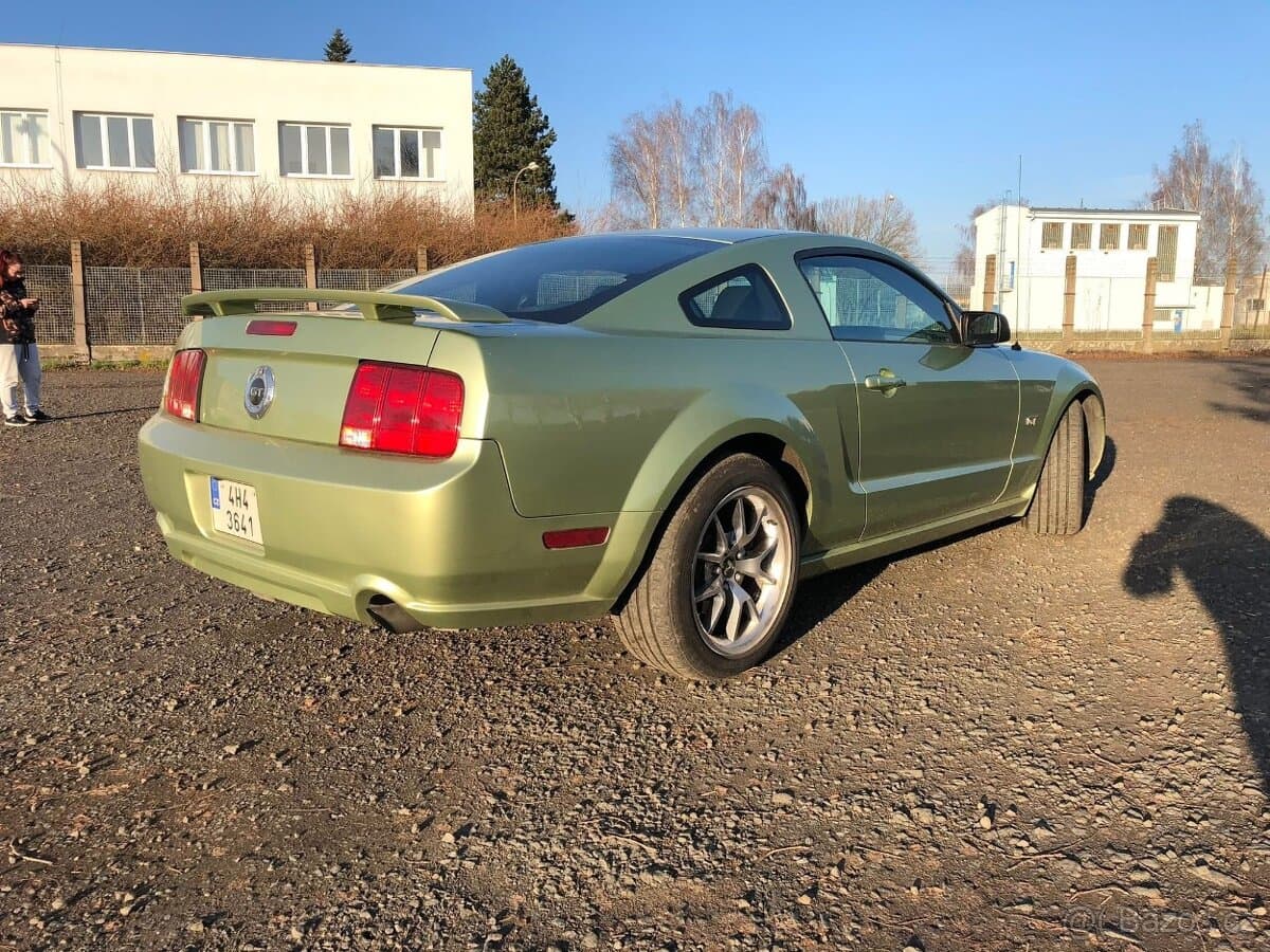2005 Ford GT - 2