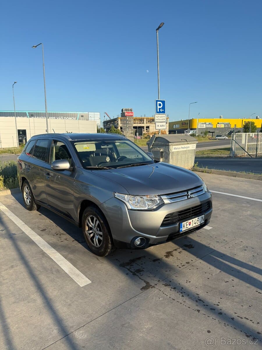 2015 Mitsubishi OUTLANDER - 2