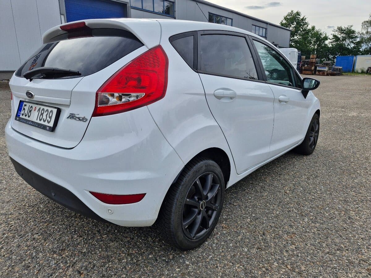 2011 Ford FIESTA - 2