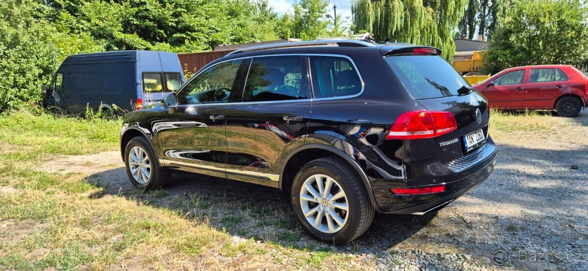 2011 Volkswagen TOUAREG - 2