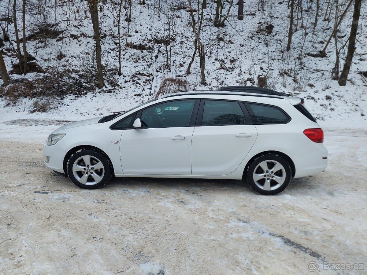 2011 Opel ASTRA - 2