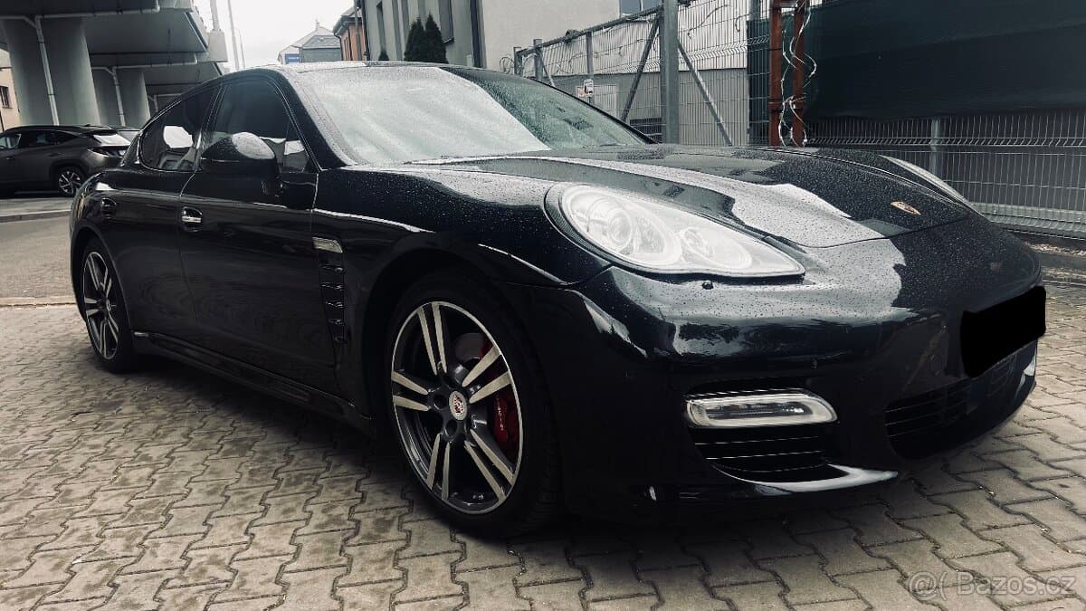 2011 Porsche PANAMERA - 2