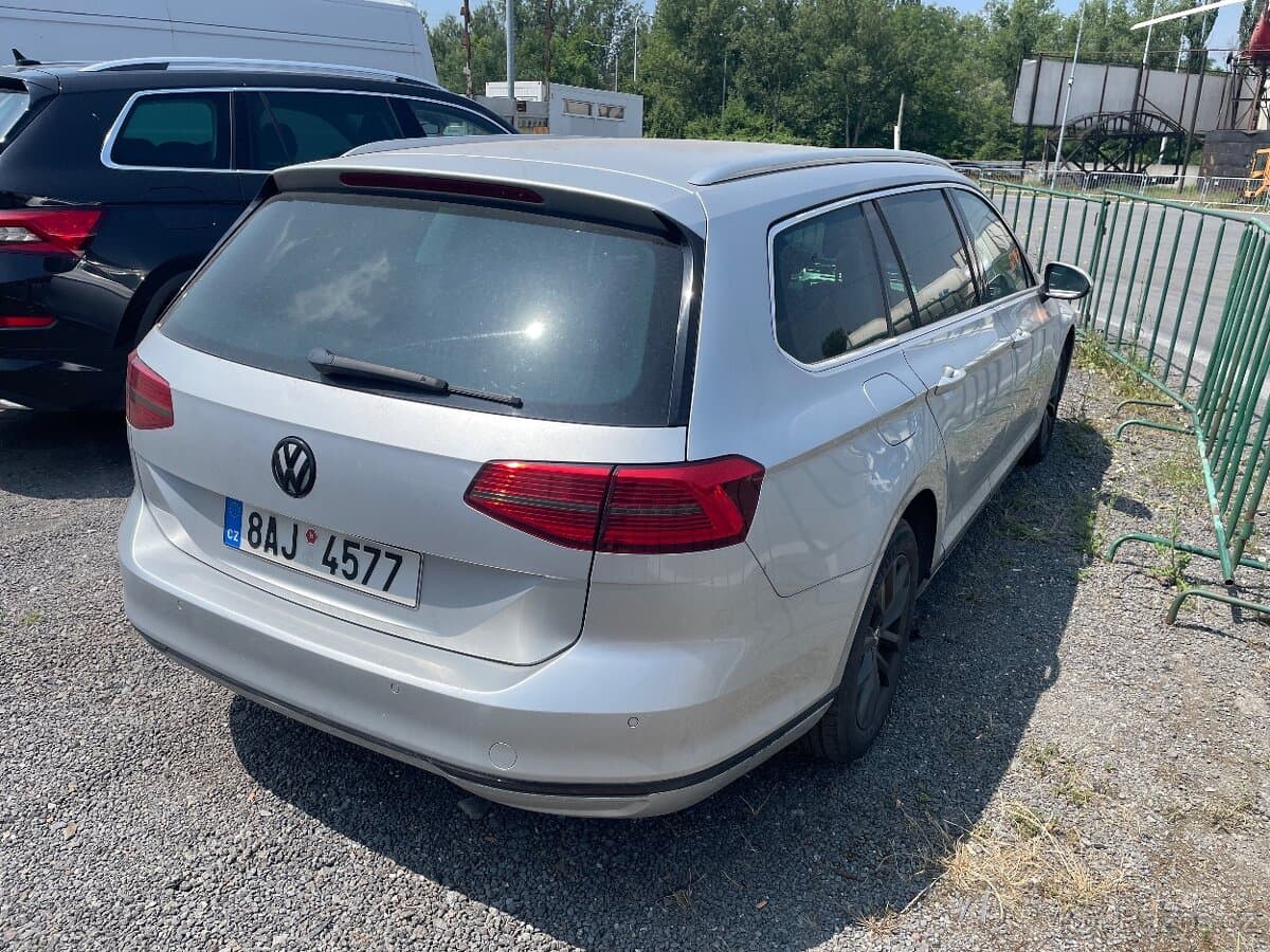 2016 Volkswagen PASSAT - 2