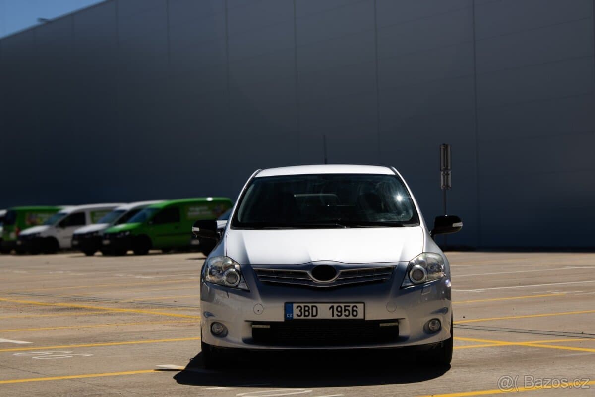 2011 Toyota AURIS - 2