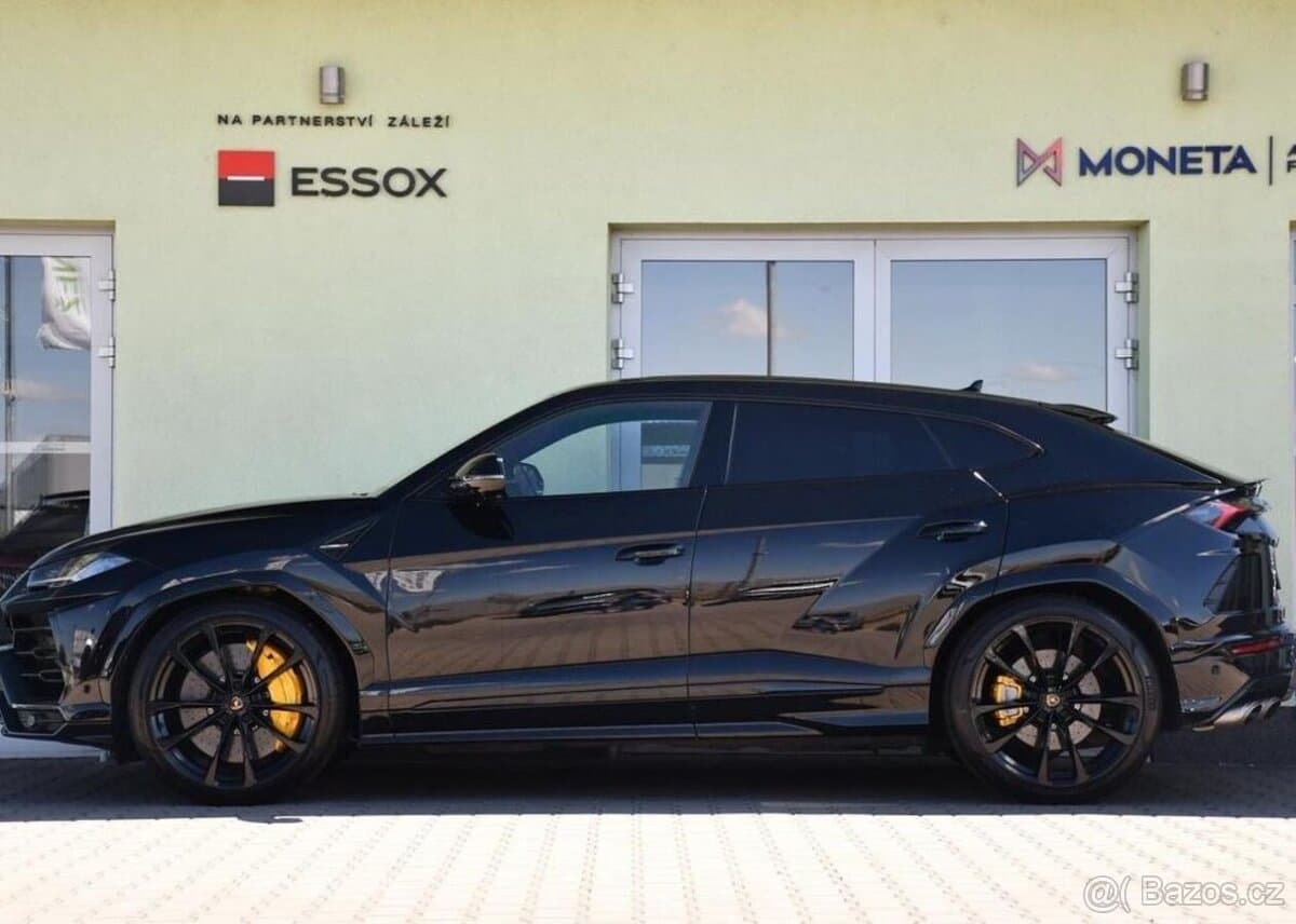 2022 Lamborghini URUS - 2