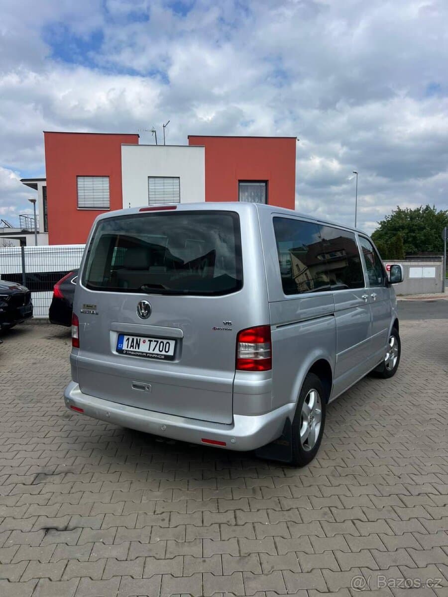 2010 Volkswagen MULTIVAN - 2