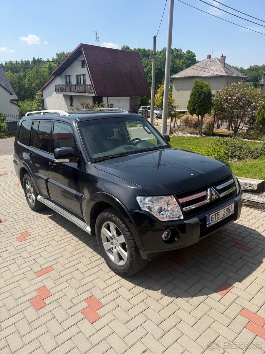 2009 Mitsubishi PAJERO - 2