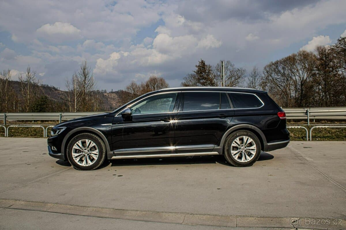 2017 Volkswagen PASSAT - 2
