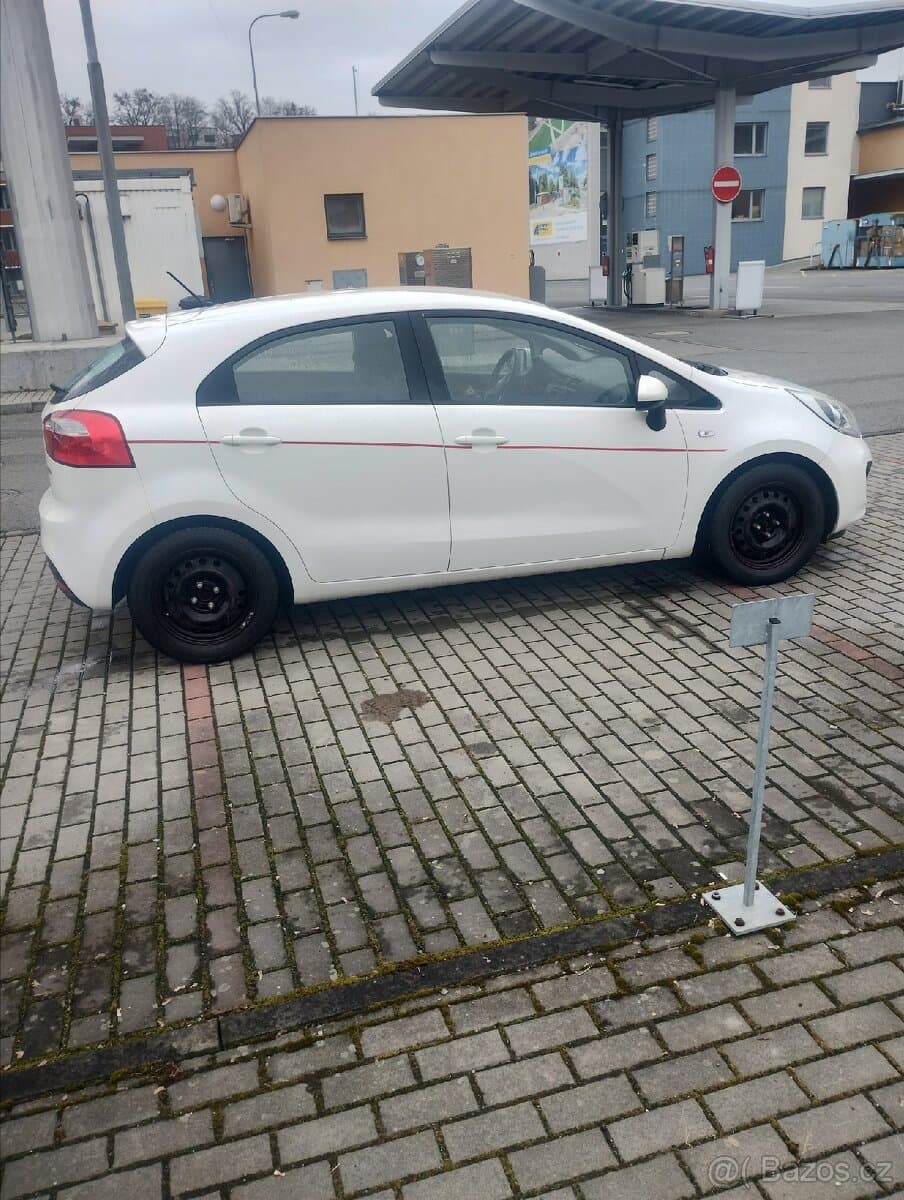 2015 Kia RIO - 2