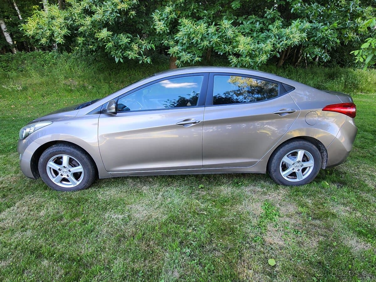 2012 Hyundai ELANTRA - 2