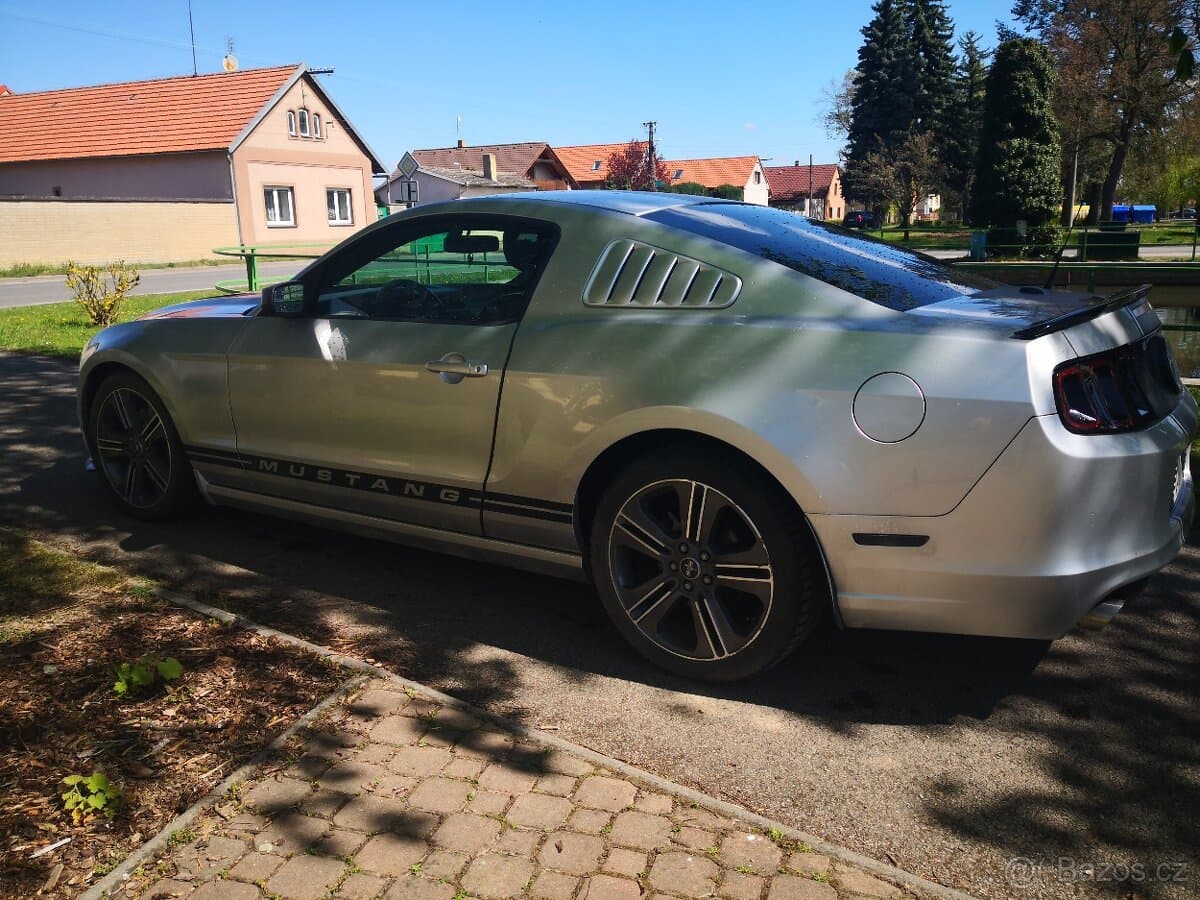 2014 Ford MUSTANG - 2