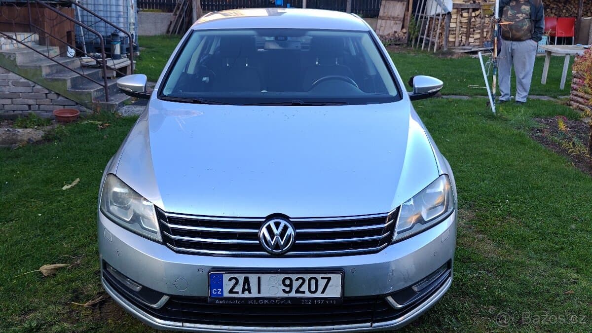2011 Volkswagen PASSAT - 2