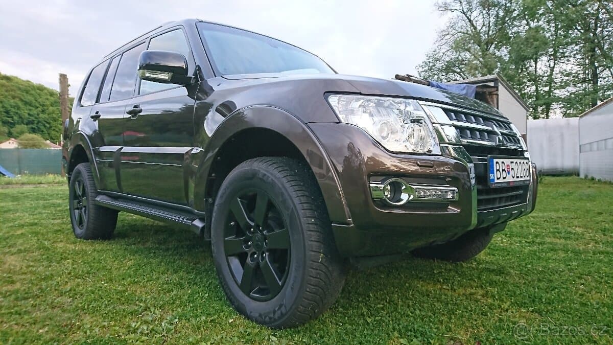 2017 Mitsubishi PAJERO - 2