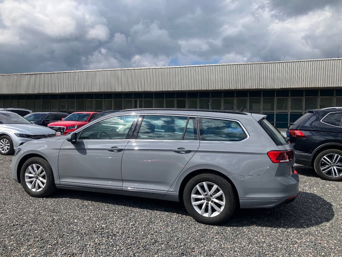 2023 Volkswagen PASSAT - 2