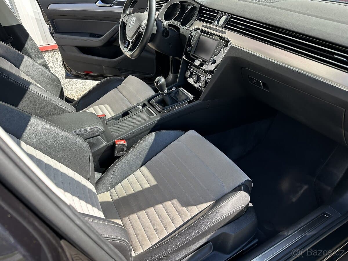 2015 Volkswagen PASSAT - 2