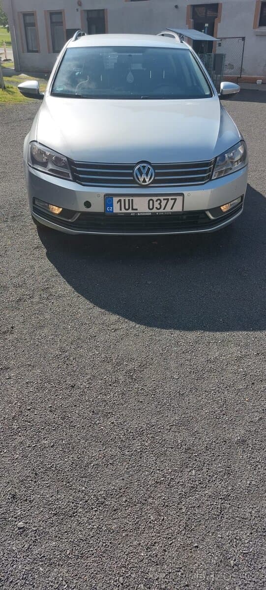 2011 Volkswagen PASSAT - 2