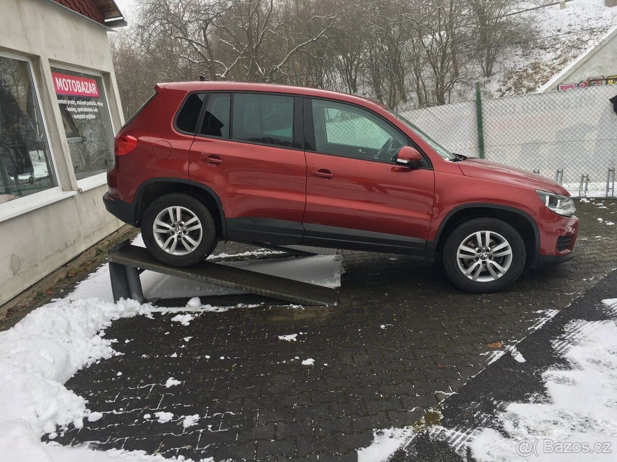 2012 Volkswagen TIGUAN - 2