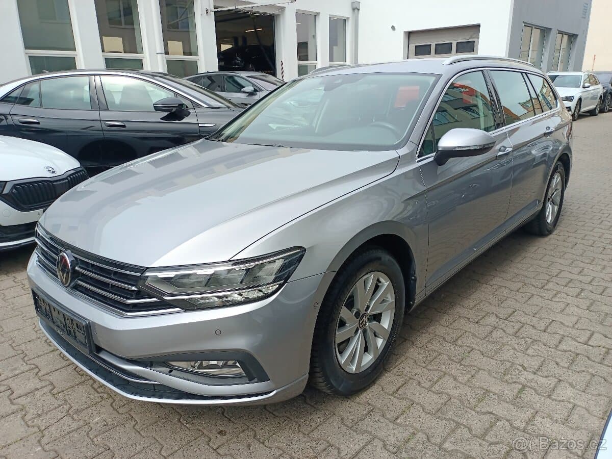 2023 Volkswagen PASSAT - 2