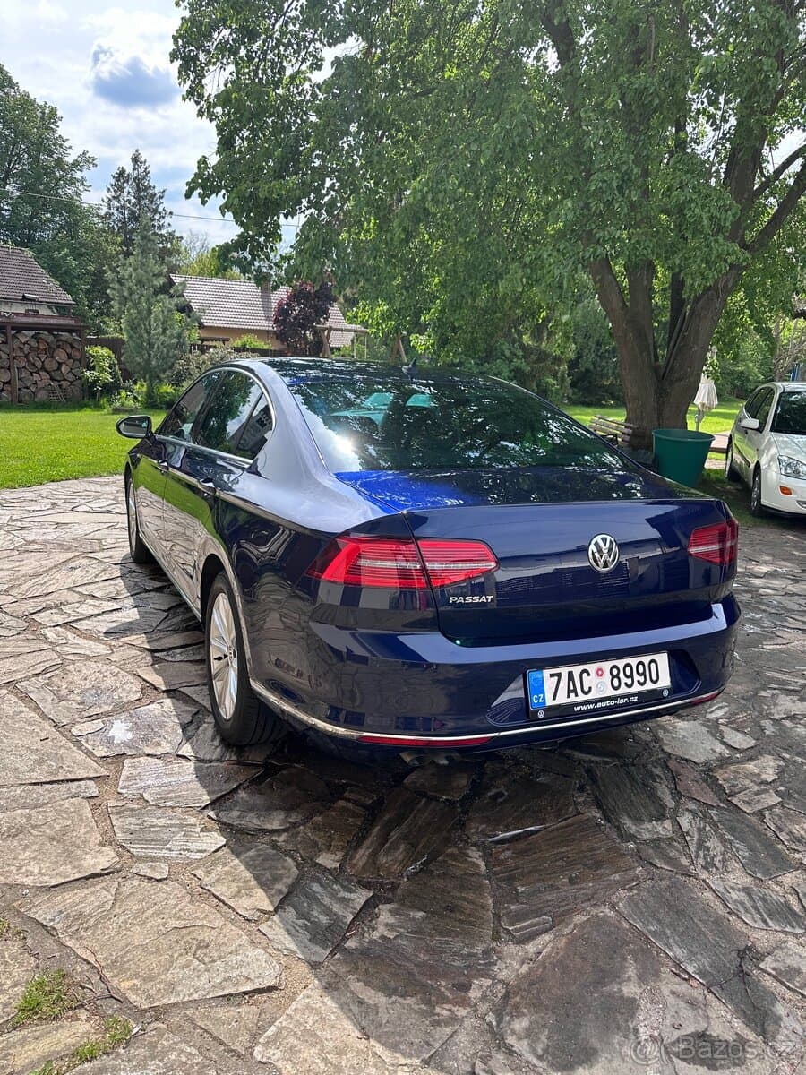 2018 Volkswagen PASSAT - 2