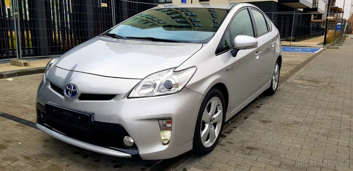 2015 Toyota PRIUS - 2