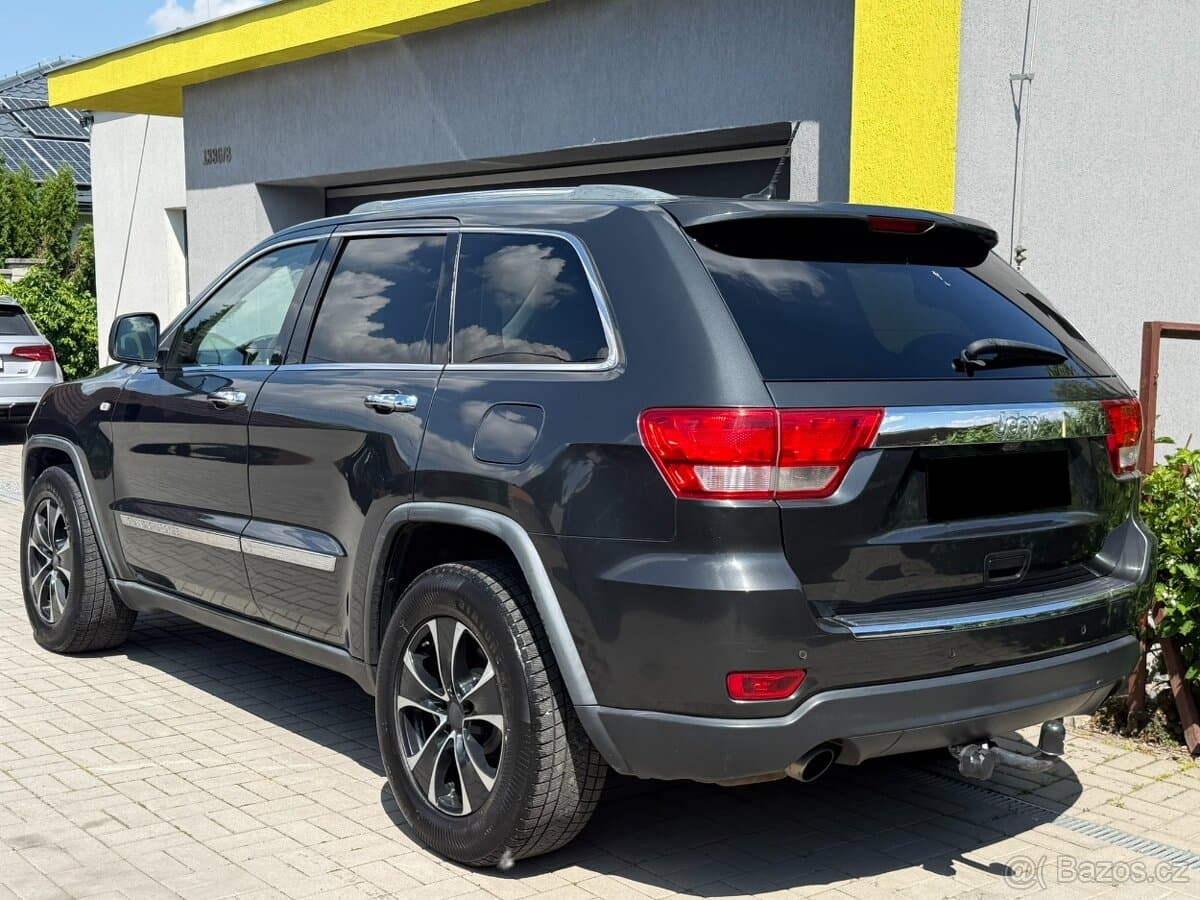 2011 Jeep CHEROKEE - 2
