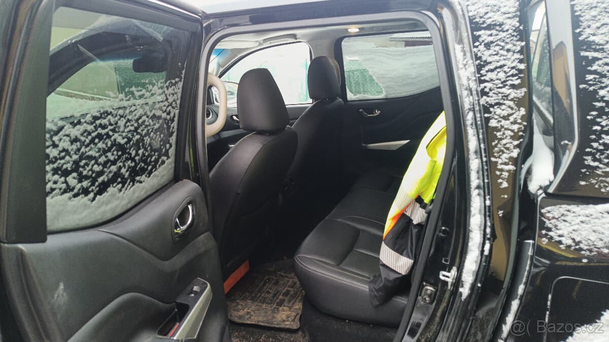 Nissan NAVARA - 2