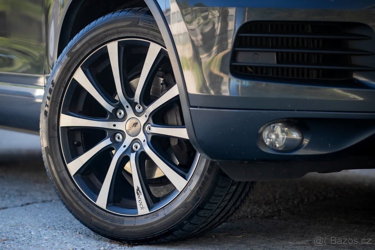2011 Volkswagen TOUAREG - 2