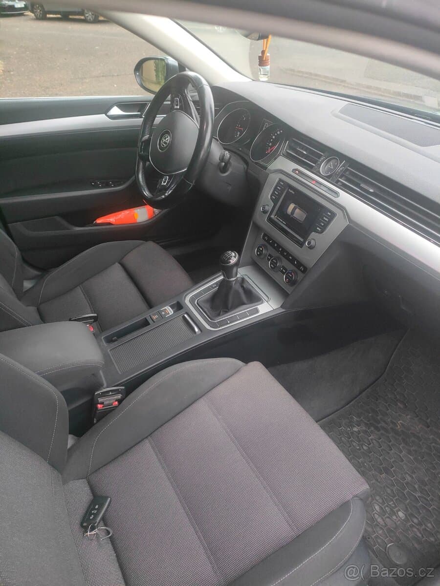 2017 Volkswagen PASSAT - 2