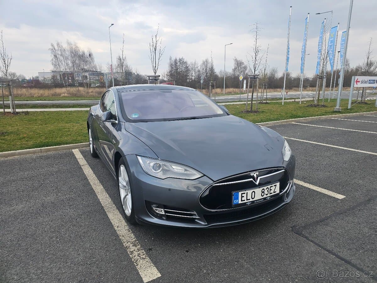 Tesla MODEL S - 2