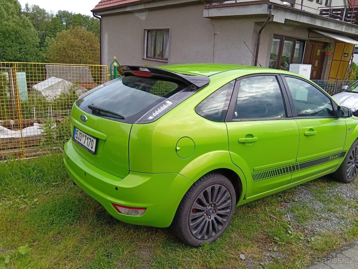 2005 Ford FOCUS - 2