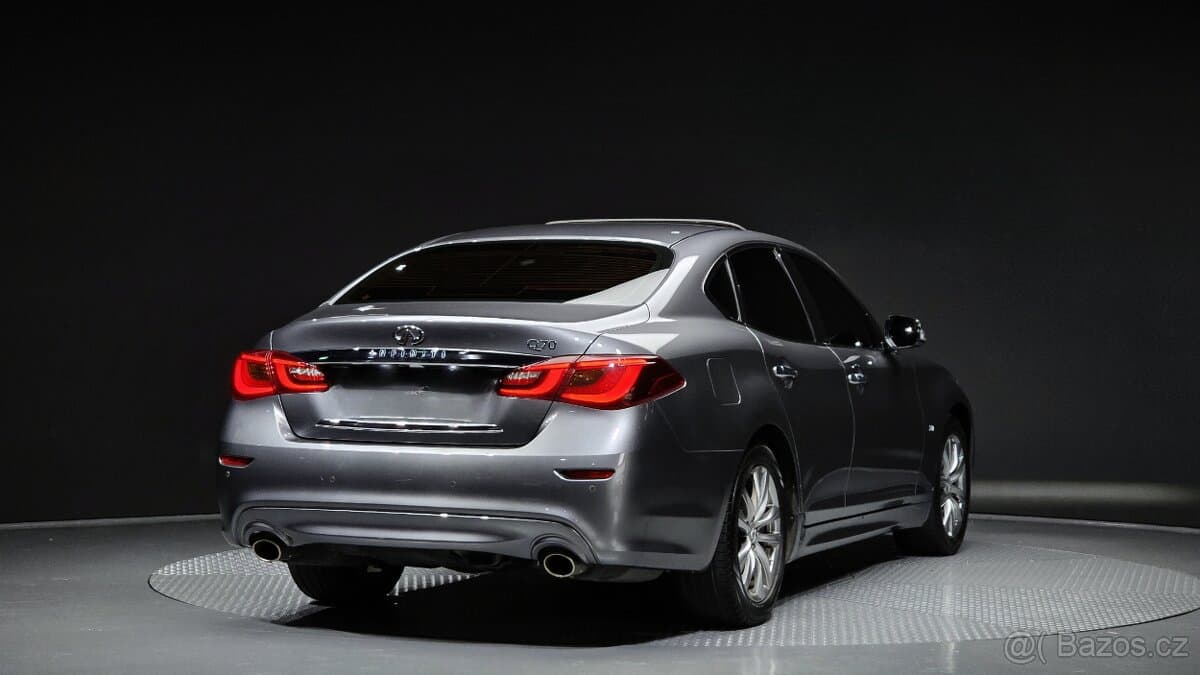 2017 Infiniti Q70 - 2