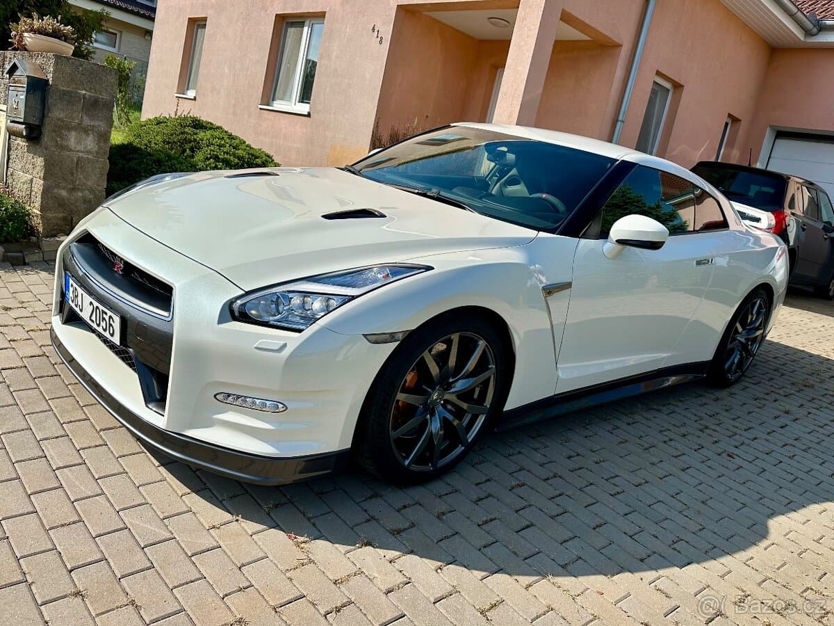 2014 Nissan GT-R - 2