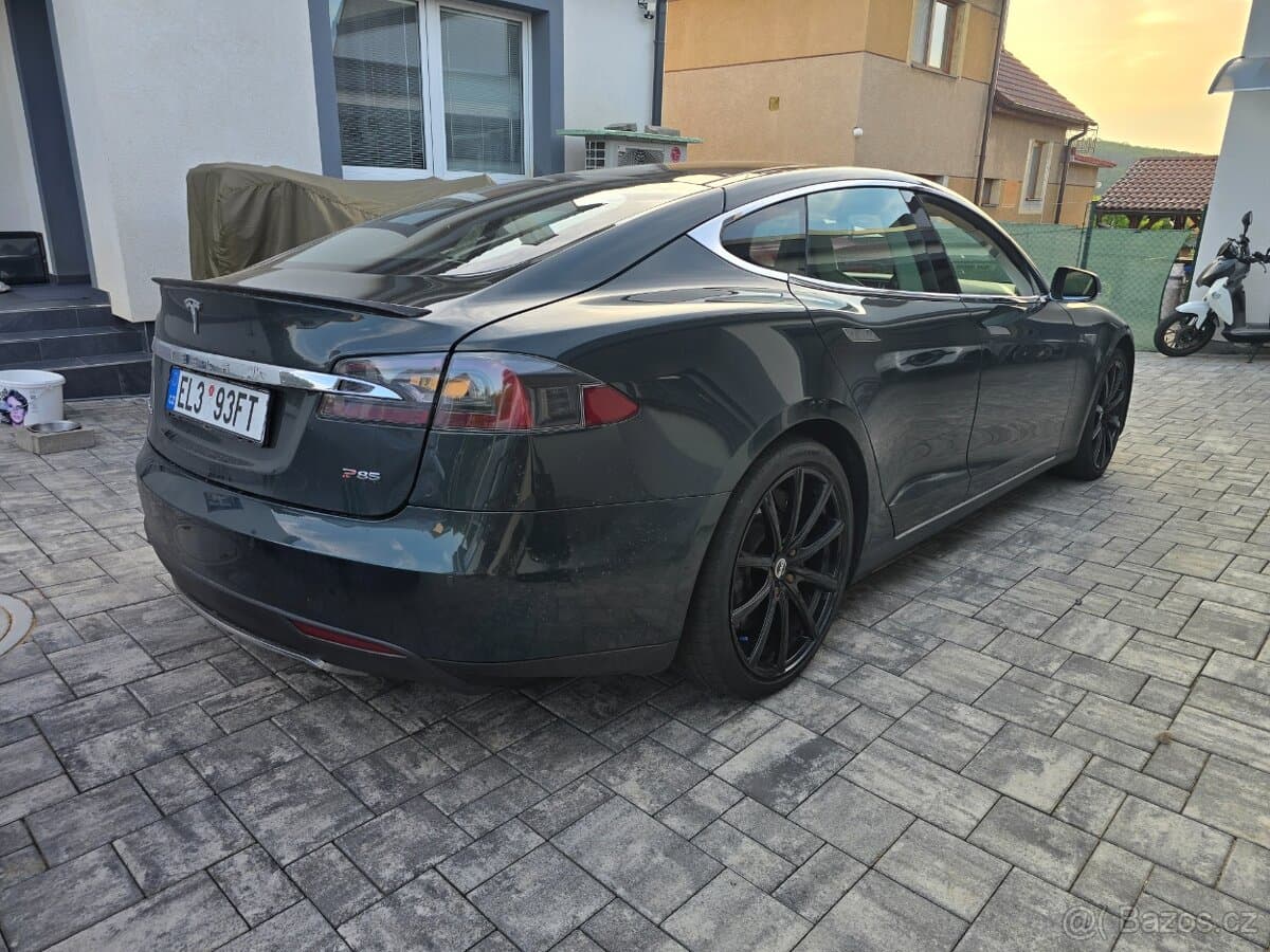 Tesla MODEL S - 2