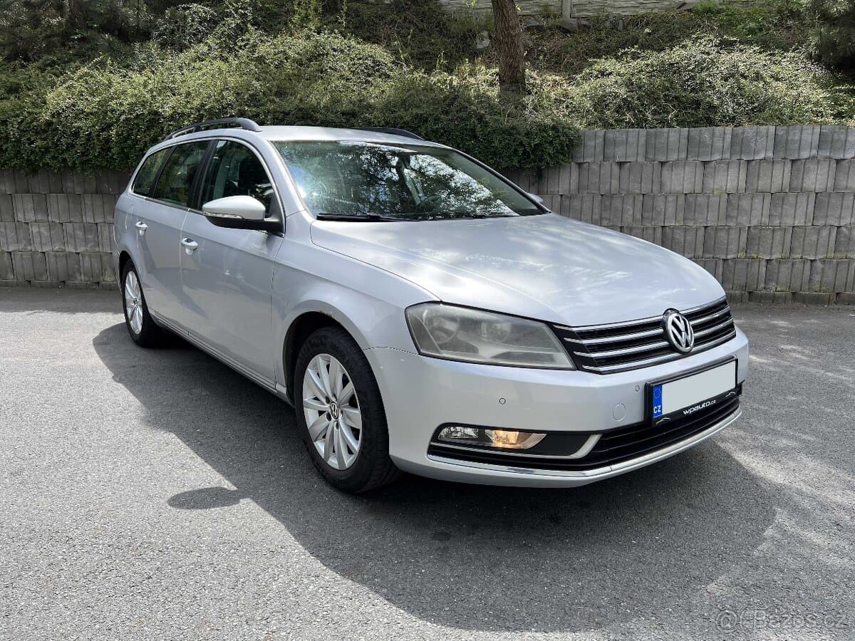 2011 Volkswagen PASSAT - 2