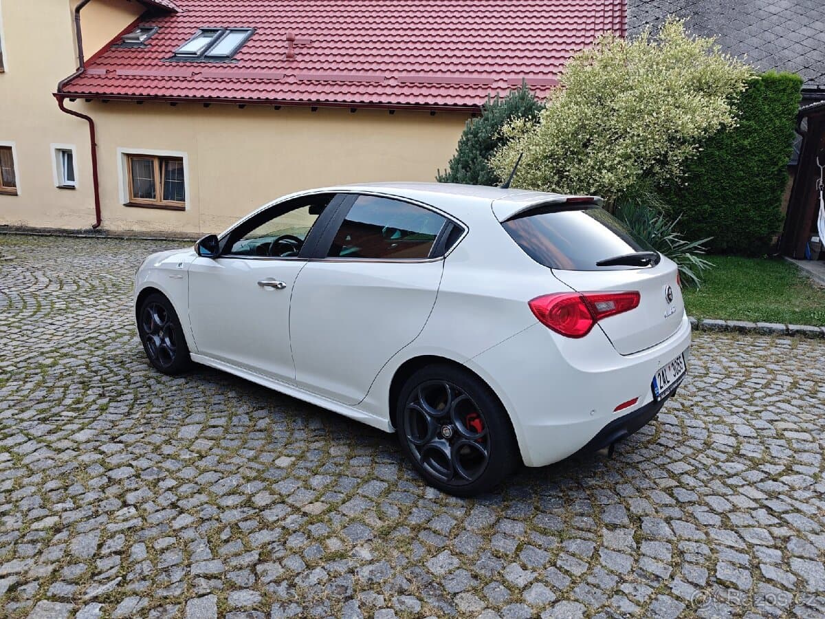 2011 Alfa Romeo GIULIETTA - 2